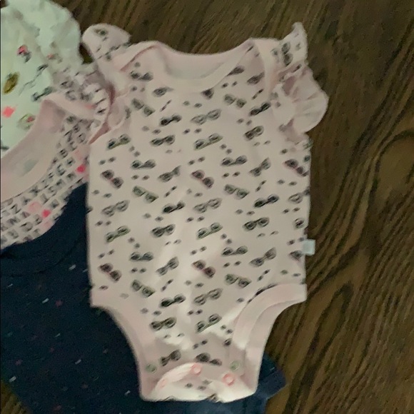 Rosie Pope flutter sleeve onsies 3-6 months - Picture 3 of 6